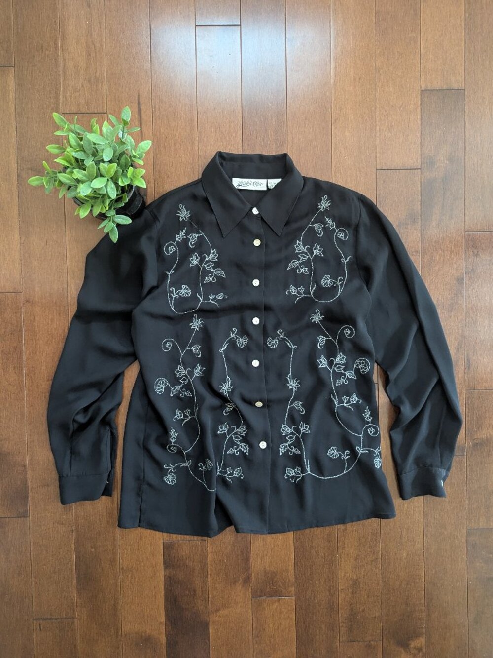 FLORAL EMBROIDERED VINTAGE BUTTON UP BLOUSE TOP